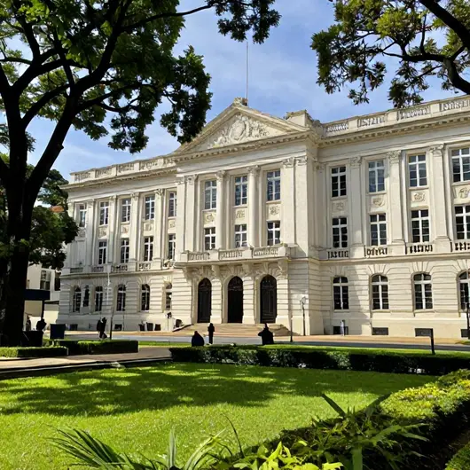 Círculo Militar de Porto Alegre: Um Espaço de Tradição e Convívio Círculo Militar de Porto Alegre: Um Espaço de Tradição e Convívio