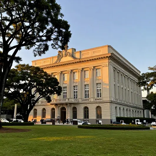 Descubra as Instituições de Porto Alegre Descubra as Instituições de Porto Alegre
