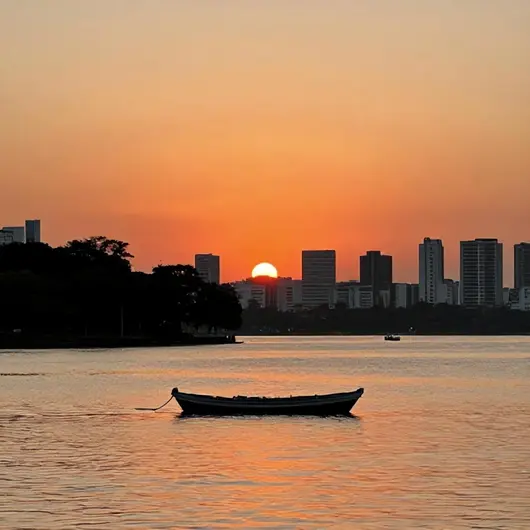 Descubra o Pôr do Sol em Porto Alegre com Passeios de Barco Descubra o Pôr do Sol em Porto Alegre com Passeios de Barco