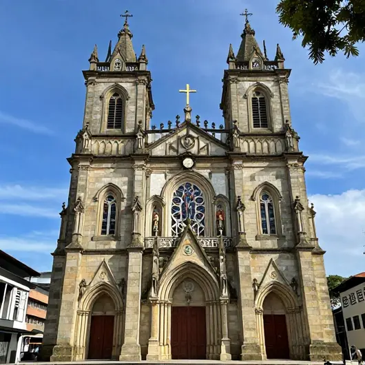 Explore as 34 principais igrejas e turismo religioso em Porto Alegre