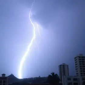 Temporal com raios e granizo causa apreensão entre moradores de Porto Alegre e Região Metropolitana temporal em Porto Alegre